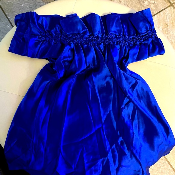 Black Halo off the shoulder cobalt blue blouse - Picture 4 of 8